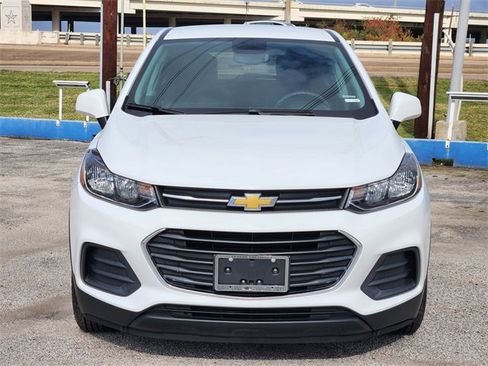 Used 2022 Chevrolet Trax LS w/ Tint and Cruise Package image 2