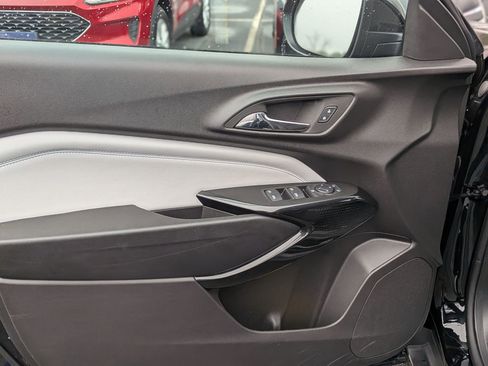 Certified 2025 Chevrolet Trax LT w/ LT Convenience Package image 14