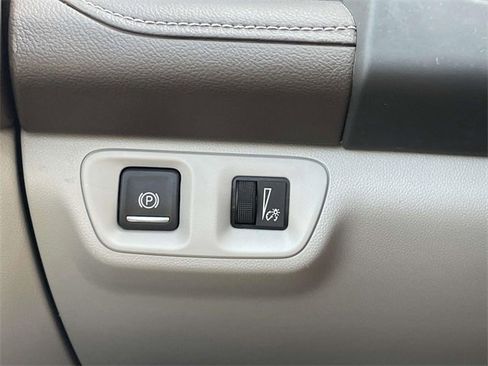 Used 2018 GMC Acadia SLT image 27