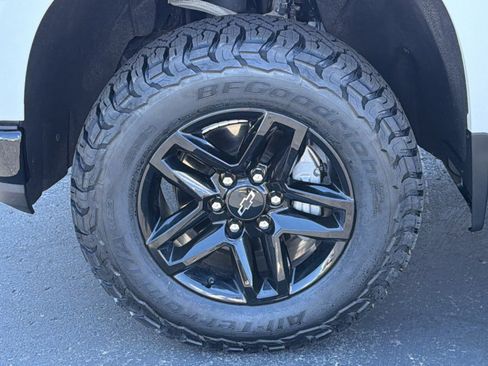 Used 2021 Chevrolet Silverado 1500 LT Trail Boss w/ Convenience Package II AWD/4WD image 9