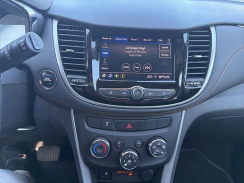 Used 2022 Chevrolet Trax LT w/ LT Convenience Package AWD/4WD image 12