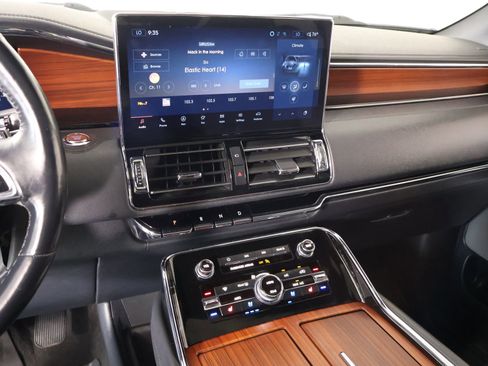 Certified 2023 Lincoln Navigator Reserve AWD/4WD image 5