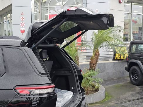 New 2025 Jeep Grand Cherokee L Altitude image 8