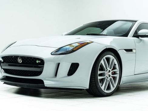 Used 2016 Jaguar F-TYPE R image 10
