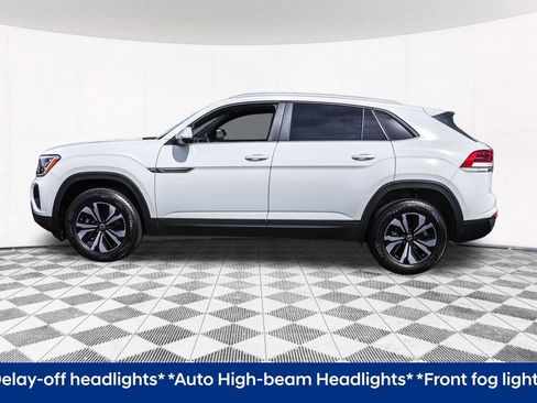 Certified 2025 Volkswagen Atlas Cross Sport SE image 9