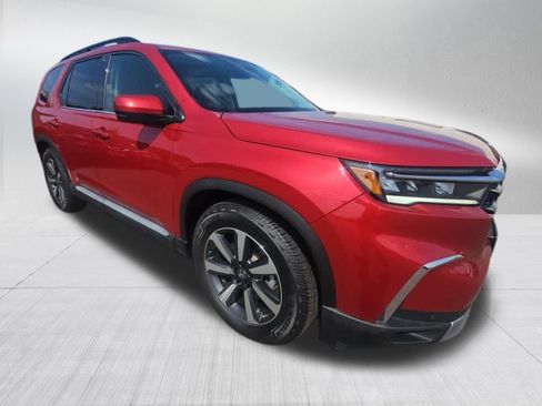 Used 2024 Honda Pilot Touring image 3