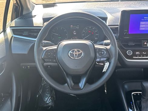 Used 2025 Toyota Corolla LE image 12