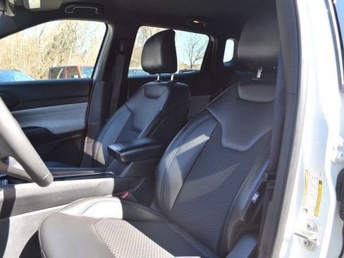 Used 2024 Jeep Compass Latitude w/ Altitude Special Edition image 18