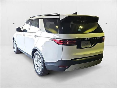 New 2025 Land Rover Discovery S image 7