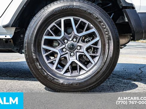 Used 2025 Jeep Wrangler Unlimited Sahara AWD/4WD image 17