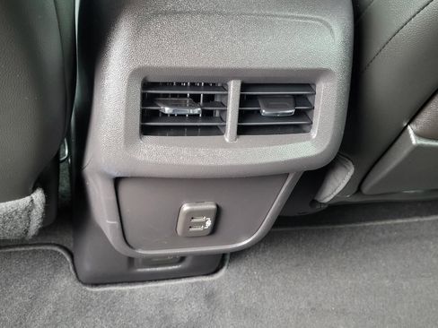 Used 2024 GMC Terrain SLT AWD/4WD image 19