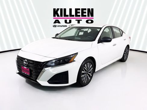 Used 2025 Nissan Altima 2.5 SV FWD image 3
