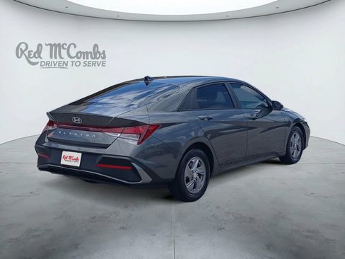 Used 2024 Hyundai Elantra SE FWD image 5