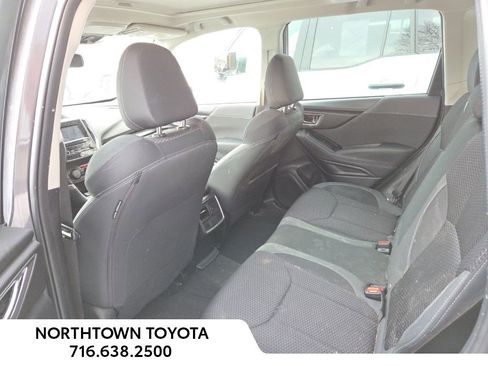Used 2022 Subaru Forester Premium image 11