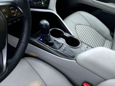 Used 2023 Toyota Camry SE w/ Cold Weather Package image 16