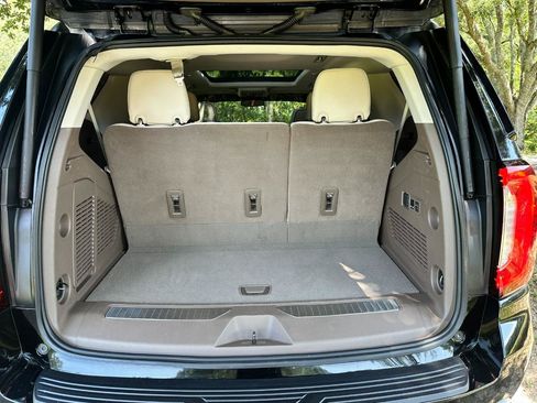 Used 2022 GMC Yukon Denali RWD image 39