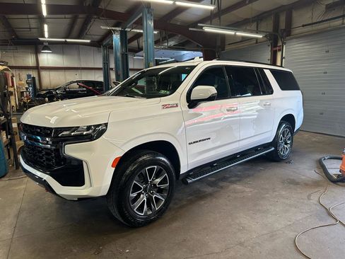 Used 2021 Chevrolet Suburban Z71 w/ Luxury Package AWD/4WD image 4