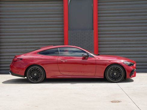 Used 2024 Mercedes-Benz CLE 300 4MATIC Coupe image 4