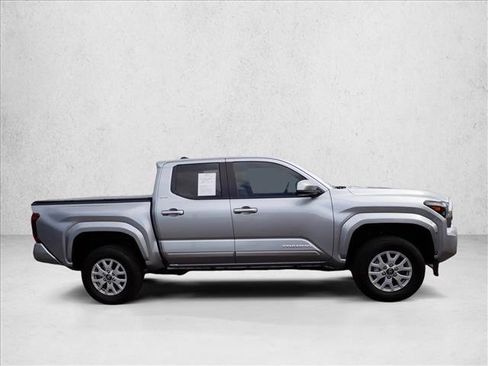 Used 2024 Toyota Tacoma SR5 AWD/4WD image 5