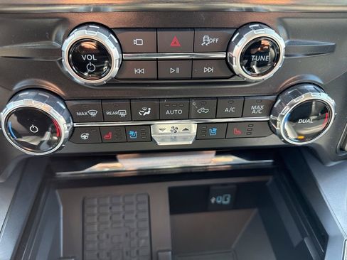 Used 2025 Ford F450 Lariat w/ Lariat Ultimate Package AWD/4WD image 34