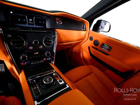 Used 2023 Rolls-Royce Cullinan AWD/4WD image 16