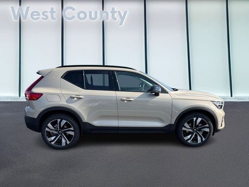 New 2026 Volvo XC40 B5 Plus w/ Climate Package image 2
