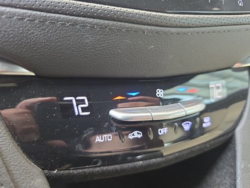 Used 2018 Cadillac XT5 FWD image 16