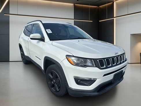 Used 2018 Jeep Compass Latitude w/ Cold Weather Group AWD/4WD image 7