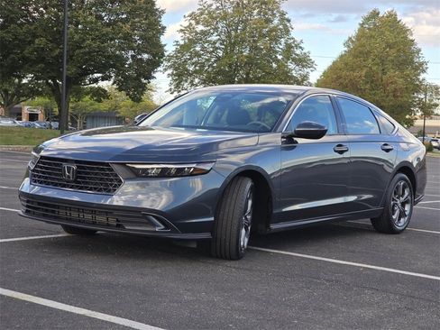 Used 2023 Honda Accord EX image 14