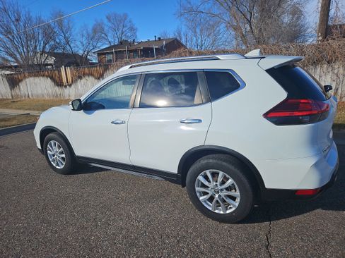 Used 2017 Nissan Rogue SV image 5