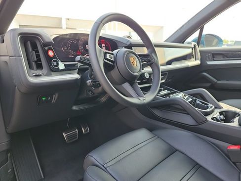 Certified 2025 Porsche Cayenne S AWD/4WD image 25