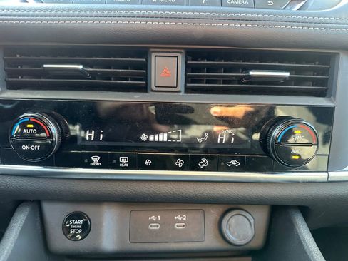 Used 2024 Nissan Rogue SV image 16