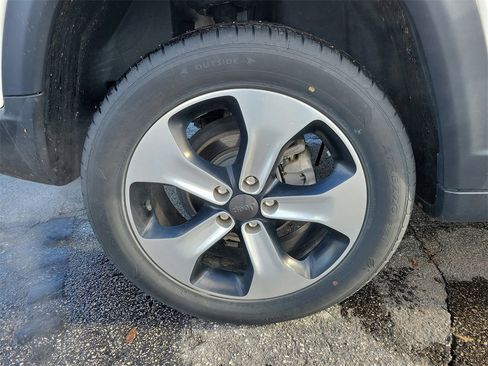 Used 2018 Jeep Compass Latitude w/ Popular Equipment Group image 5