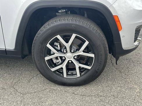 Used 2024 Jeep Grand Cherokee L Limited w/ Luxury Tech Group II image 14