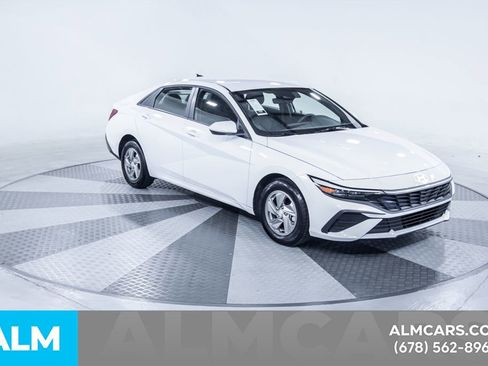 Used 2025 Hyundai Elantra SE image 14