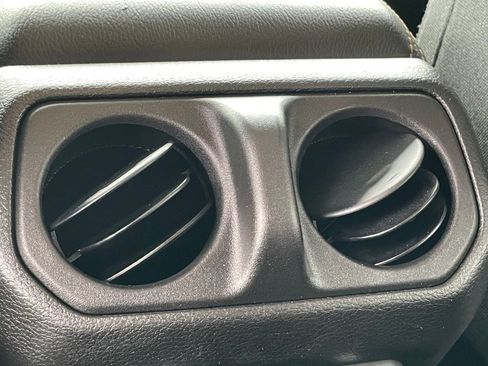 Used 2025 Jeep Wrangler Sahara image 22