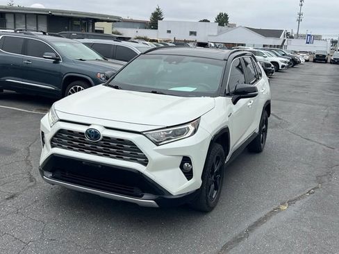 Used 2020 Toyota RAV4 XSE w/ XSE Grade Weather Package AWD/4WD image 3