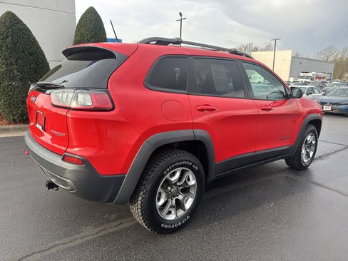 Used 2019 Jeep Cherokee Trailhawk AWD/4WD image 4