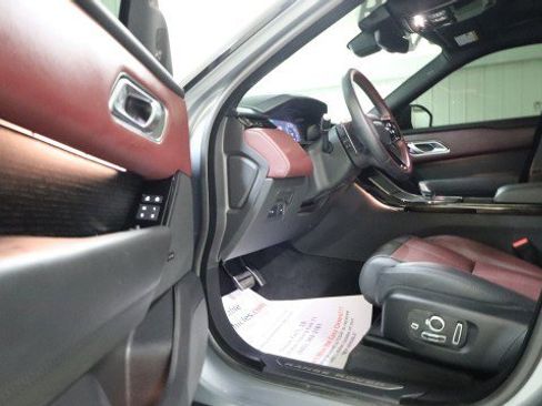 Used 2024 Land Rover Range Rover Velar Dynamic HSE image 9