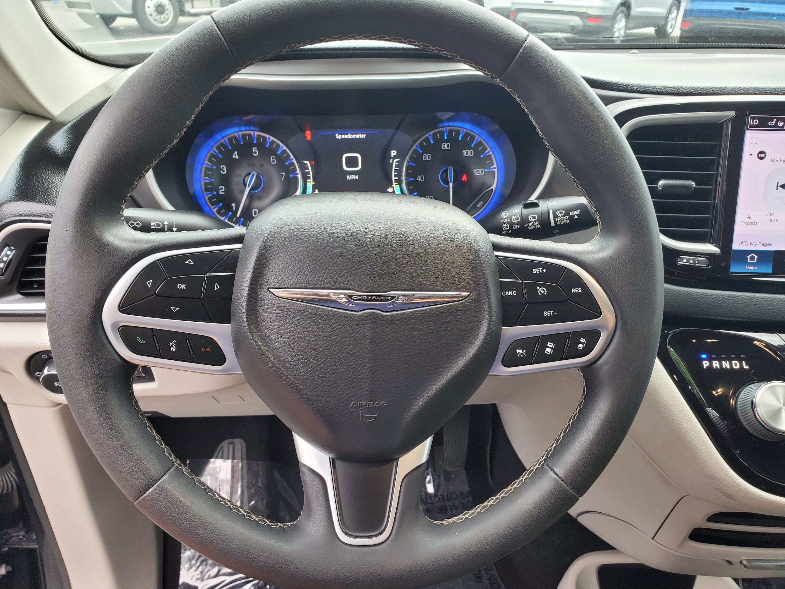 Used 2022 Chrysler Pacifica Touring-L FWD image 14