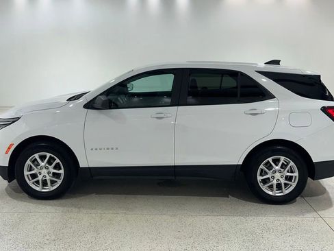 Used 2023 Chevrolet Equinox LS w/ LS Convenience Package FWD image 2