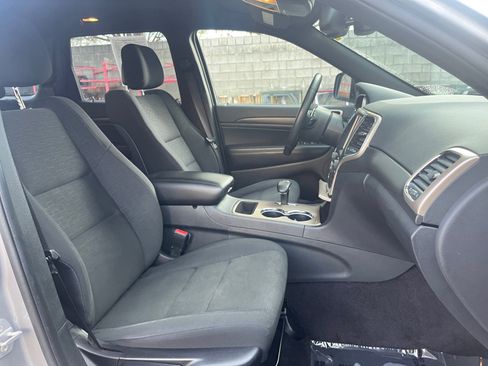 Used 2015 Jeep Grand Cherokee Laredo w/ Quick Order Package 23E image 28