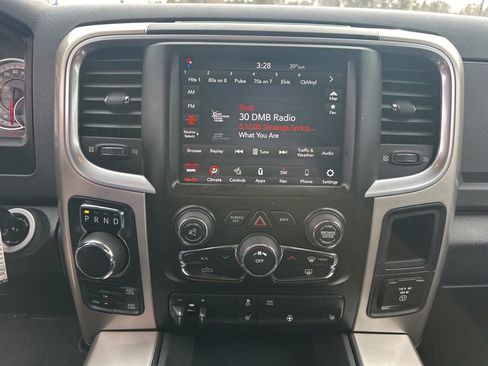 Used 2018 RAM 1500 SLT image 19