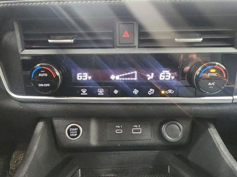 Used 2023 Nissan Rogue SV image 17