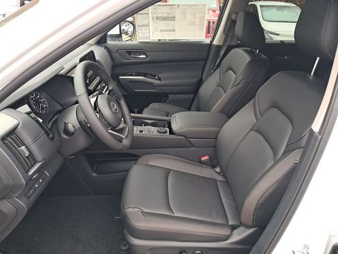 New 2025 Nissan Pathfinder SL w/ SL Premium Package image 10