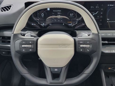 New 2025 Kia K4 GT-Line w/ GT-Line Sunroof Package image 28