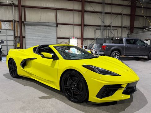Used 2020 Chevrolet Corvette Stingray Premium Cpe w/ 3LT Preferred Equipment Group RWD image 2