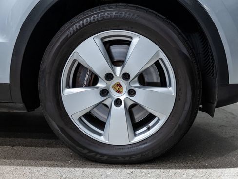 Certified 2023 Porsche Cayenne w/ Premium Package AWD/4WD image 20