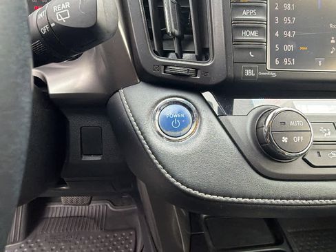 Used 2018 Toyota RAV4 Limited image 17