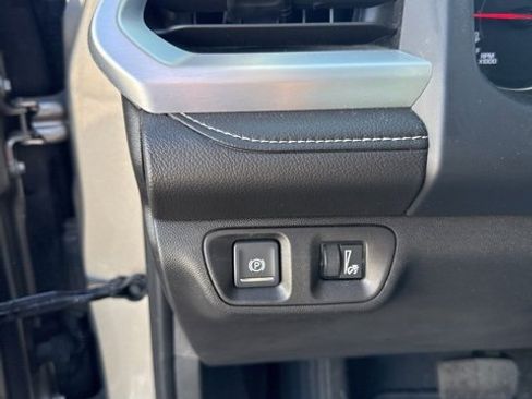 Used 2022 GMC Acadia SLE w/ Driver Convenience Package image 14